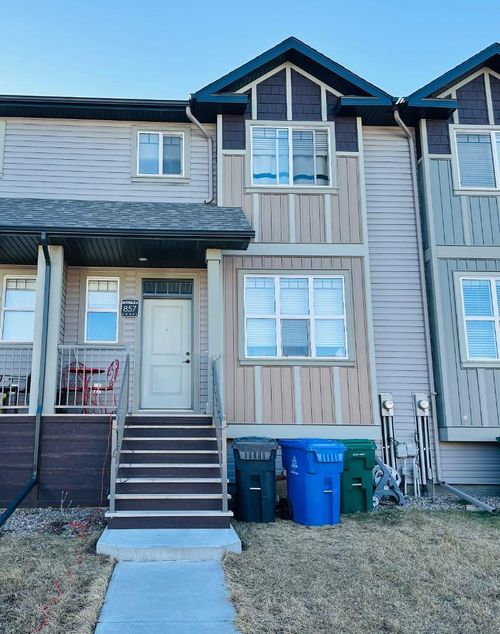 857 Greywolf Run N, Home with 4 bedrooms, 3 bathrooms and 2 parking in Lethbridge AB | Card Image