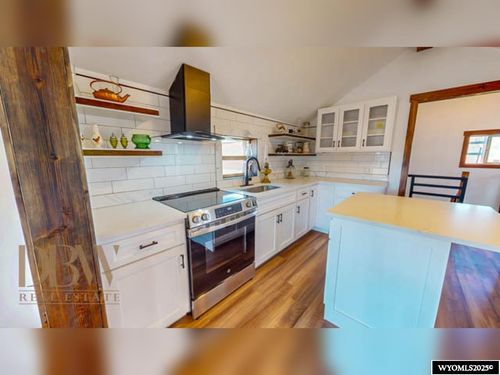 1126 Amoretti St, Thermopolis, WY, 82443-2510 | Card Image