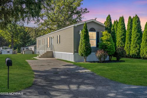 125 Oak Dr, Manchester, NJ, 08759-5410 | Card Image