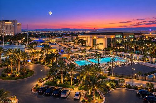 716-135 E Harmon Ave, Las Vegas, NV, 89109-4503 | Card Image