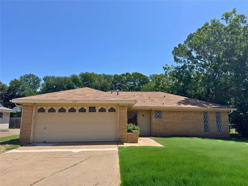 203 Faye St, Lacy Lakeview, TX, 76705-1106 | Card Image