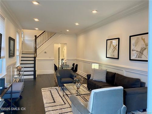 84 Putnam Ave, Cos Cob, CT, 06807-2608 | Card Image