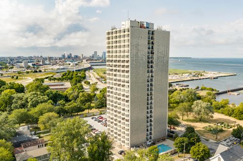 2525 S Shore Dr, Milwaukee, WI, 53207-1973 | Card Image