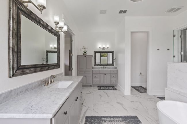 1300 Sparrow Ln, House other with 5 bedrooms, 6 bathrooms and null parking in Austin TX | Image 15