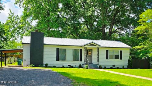 206 Norwood St, Senatobia, MS, 38668-2411 | Card Image