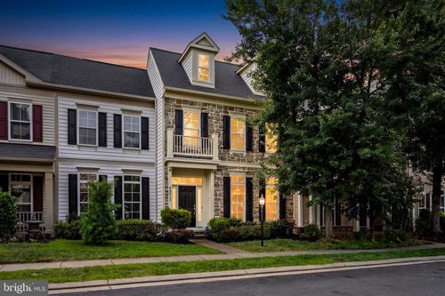 42717 Explorer Dr, BRAMBLETON, VA, 20148-7279 | Card Image