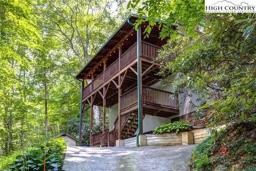 133 Cliffwood Dr, Banner Elk, NC, 28604-8801 | Card Image