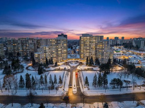 7 Townsgate Dr, Thornhill, ON, L4J7Z9 | Card Image