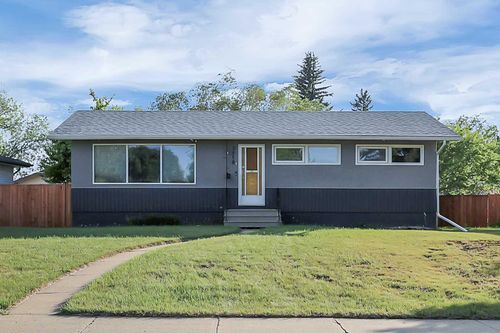 3918 37 Ave, Red Deer, AB, T4N2T2 | Card Image