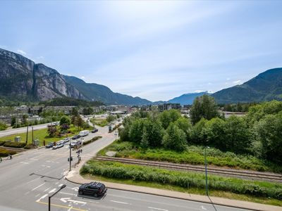 615 - 38362 Buckley Ave, Condo with 2 bedrooms, 1 bathrooms and 1 parking in Squamish BC | Image 1