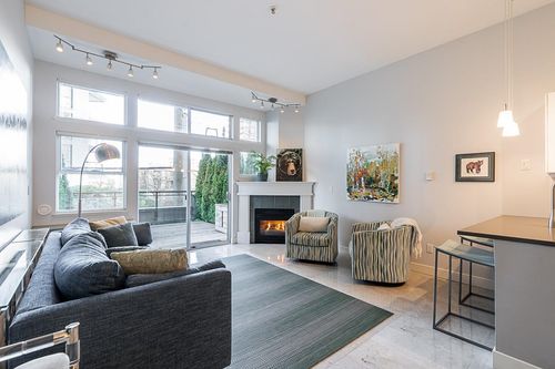 108-131 W 3rd St, North Vancouver, BC, V7M1E7 | Card Image