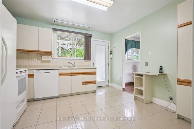 12 Eldon Crt, House other with 3 bedrooms, 2 bathrooms and 4 parking in Brampton ON | Image 17