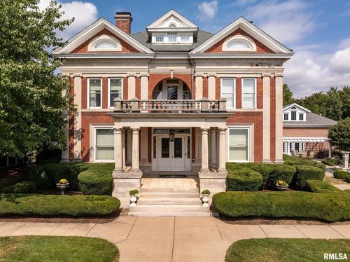 1446 Clay St, Davenport, IA, 52804-4043 | Card Image