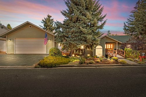 99 Ridgecrest Dr, Klamath Falls, OR, 97601-1547 | Card Image