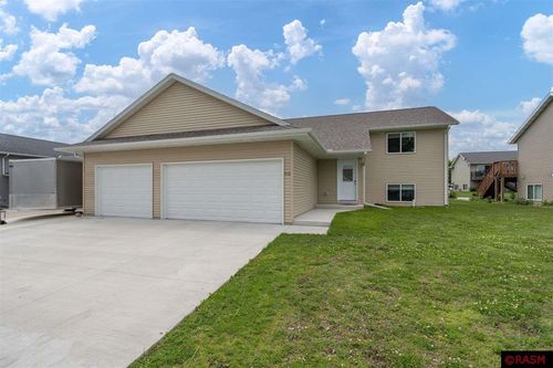 512 Allyn Cir, Janesville, MN, 56048-8527 | Card Image