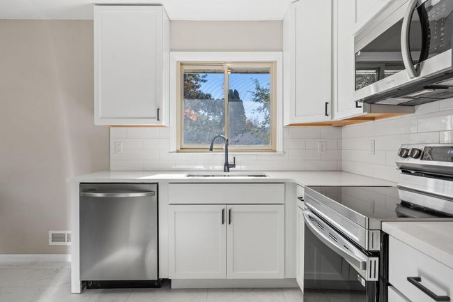Sunlight Beaming Throughout Upper Level | Image 7