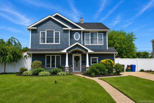 26 Sycamore Ln, Levittown, NY, 11756-3025 | Card Image