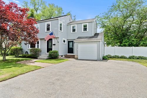 4 Sendick Rd, Woburn, MA, 01801-2220 | Card Image