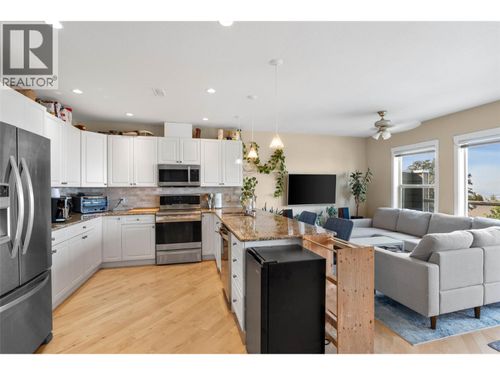 10-445 Dalgleish Dr, Kamloops, BC, V2C6C7 | Card Image