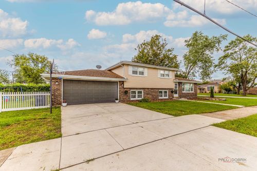 8001 S Thomas Ave, Bridgeview, IL, 60455-1521 | Card Image