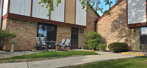 4077 W College Avenue, Franklin, WI, 53132 | Card Image