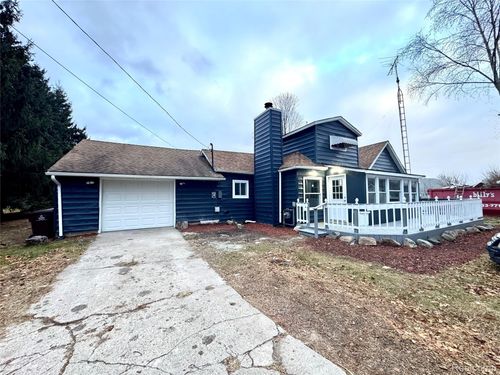 618 N 1st St, Chesaning, MI, 48616-1037 | Card Image