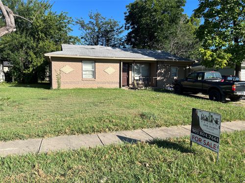 1722 Buena Vista St, Mesquite, TX, 75149-2261 | Card Image