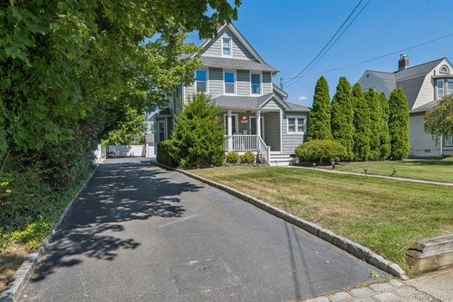 117 Carman St, Patchogue, NY, 11772-3907 | Card Image