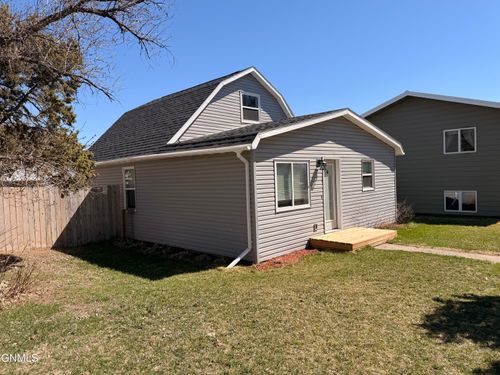 522 9th Avenue W, Williston, ND, 58801 | Card Image