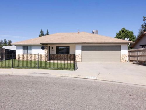 561 Wellington Pl, Porterville, CA, 93257-6256 | Card Image