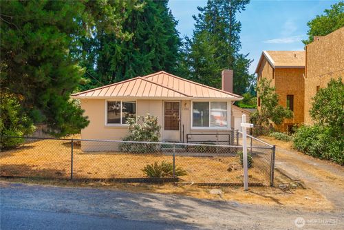 1011 Ne 180th St, Shoreline, WA, 98155-3739 | Card Image