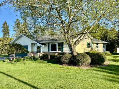 N96W19827 County Line Rd, Menomonee Falls, WI, 53051-7127 | Card Image