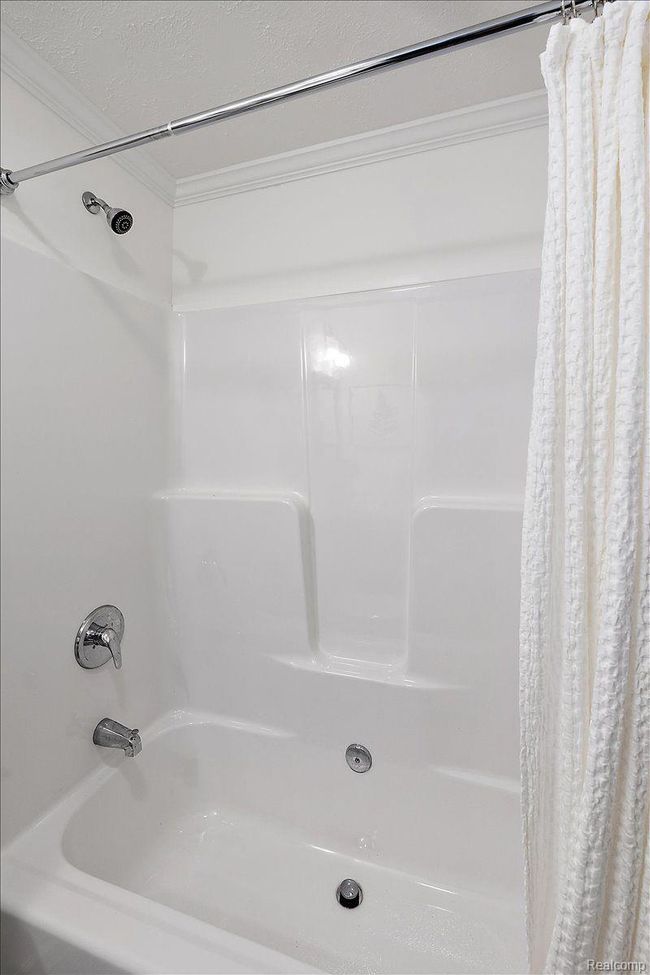 4413 Maple Leaf Trl, House other with 3 bedrooms, 2 bathrooms and null parking in Flint MI | Image 24