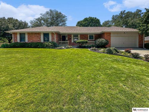 811 Rockhurst Dr, Lincoln, NE, 68510-4102 | Card Image