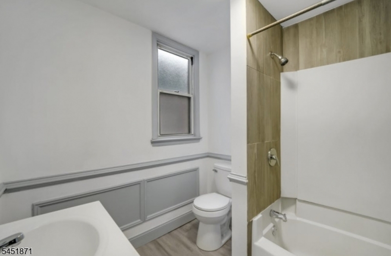 Residential Lease in City Of Orange Twp. 2