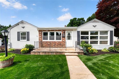 40 Cleveland St, West Warwick, RI, 02893-2429 | Card Image