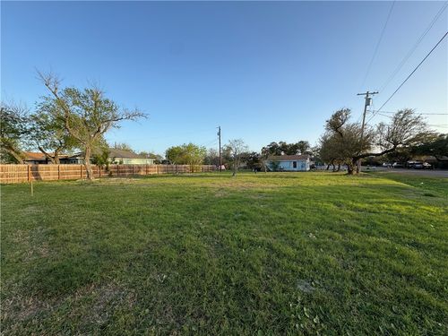401 E Bay St, Rockport, TX, 78382-4007 | Card Image