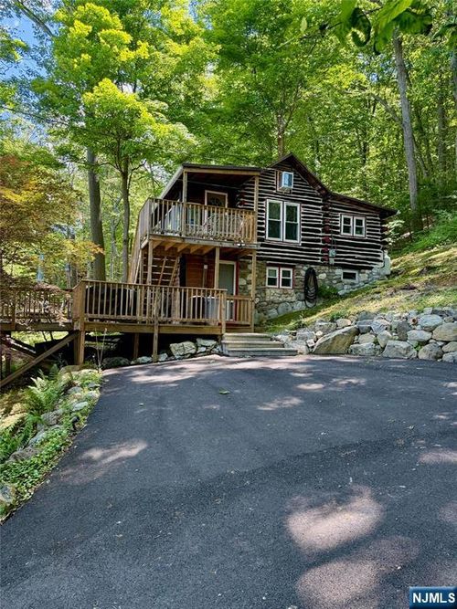 57 Lakeside Dr, Sussex, NJ, 07461-4399 | Card Image