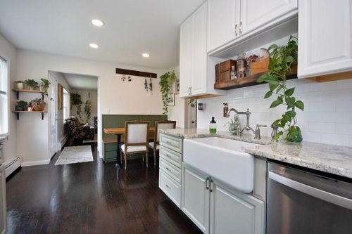 33 Crescent Dr, Beacon, NY, 12508-4111 | Card Image