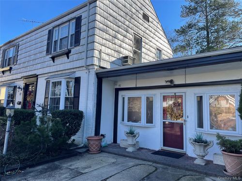 27 Birch Ln, Valley Stream, NY, 11581-1761 | Card Image