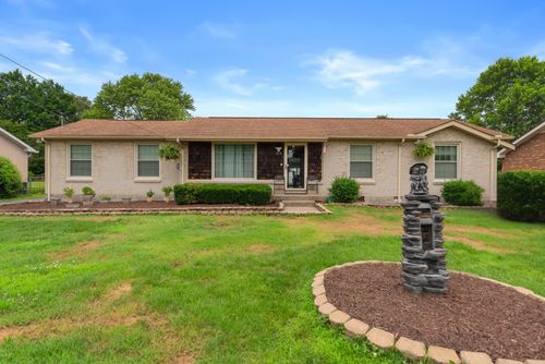 216 Southburn Dr, Hendersonville, TN, 37075-2511 | Card Image