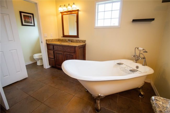 125 Red Bird Rdg, House other with 4 bedrooms, 3 bathrooms and null parking in Beeville TX | Image 14