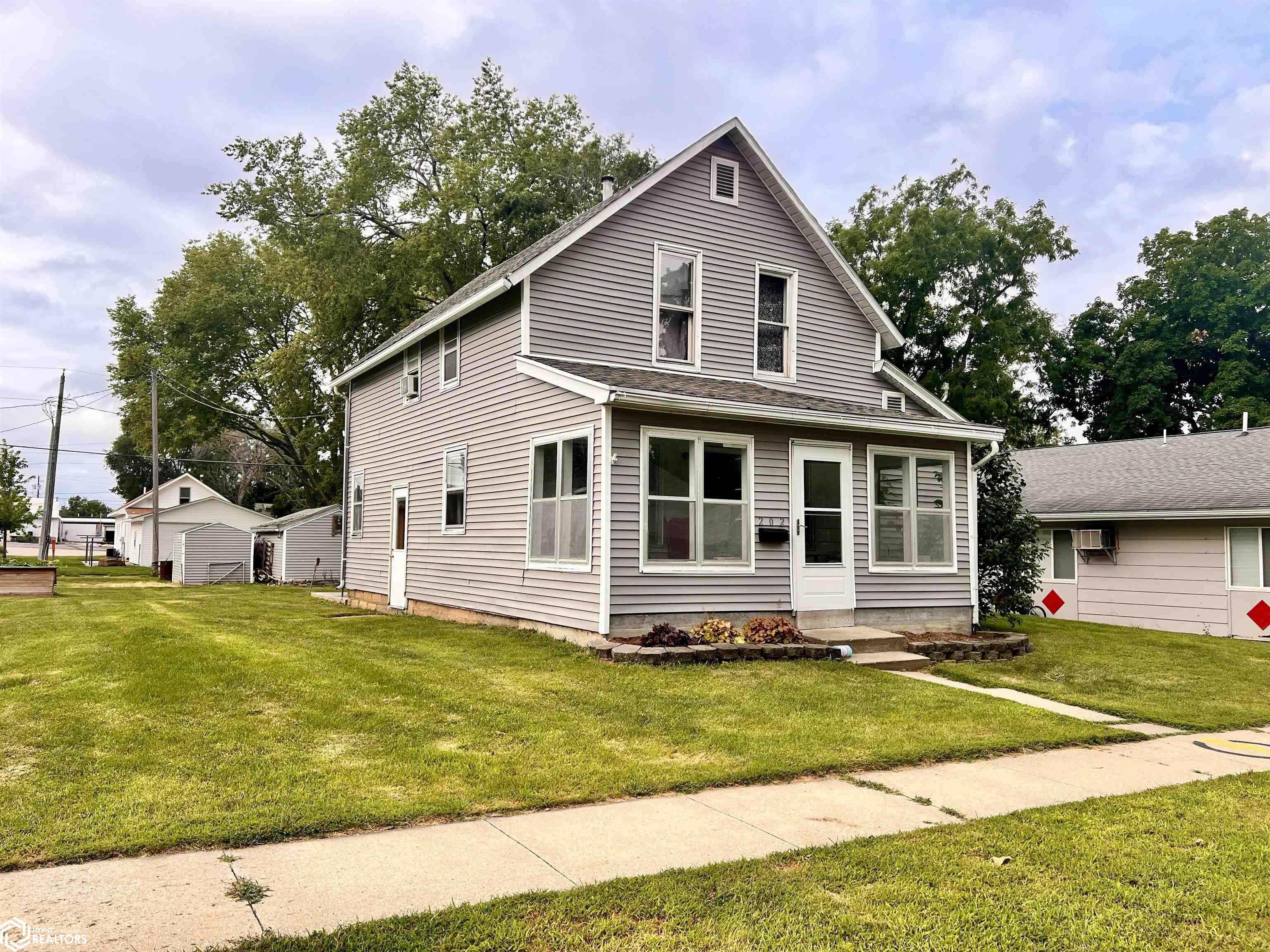 Grand St, Guthrie Center, IA 50115