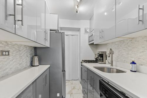 8h-225 Adams St, Brooklyn, NY, 11201-2871 | Card Image