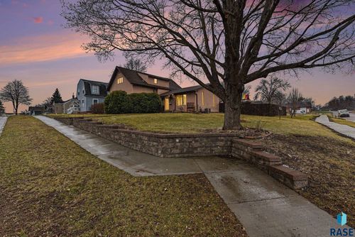 323 N Catherine Ave, Madison, SD, 57042-2531 | Card Image