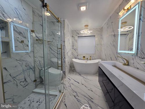 2 Laurel Cir, NEWTOWN, PA, 18940-3221 | Card Image