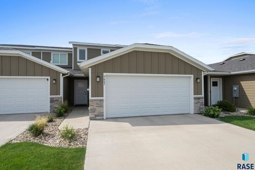 9003 W Gert St, Sioux Falls, SD, 57106-8552 | Card Image