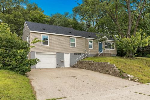 2710 W 110th St, Bloomington, MN, 55431-3902 | Card Image