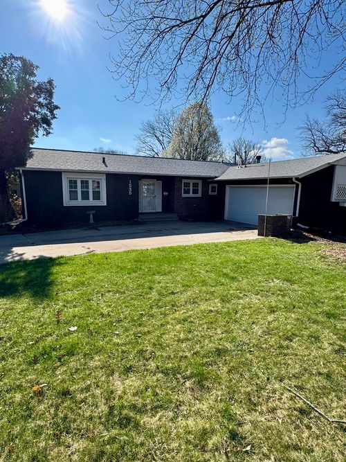 1535 Monterey Ct, Bettendorf, IA, 52722-3755 | Card Image