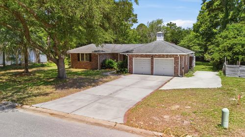 686 Pelzer Dr, Mount Pleasant, SC, 29464-3556 | Card Image